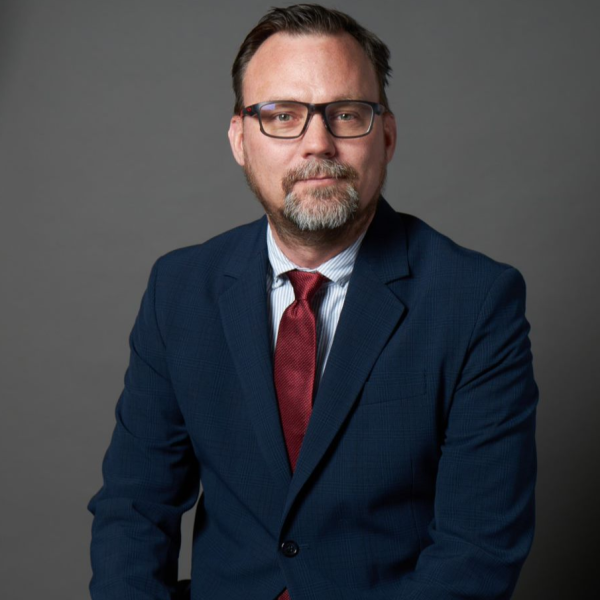 Crop 19 Henning Gloystein portrait 2 tie cec3ae9b0f6d4d48a2276f8991034b61 6547cd34c05eecede1e4025fe0876e08 0cf1d07f31