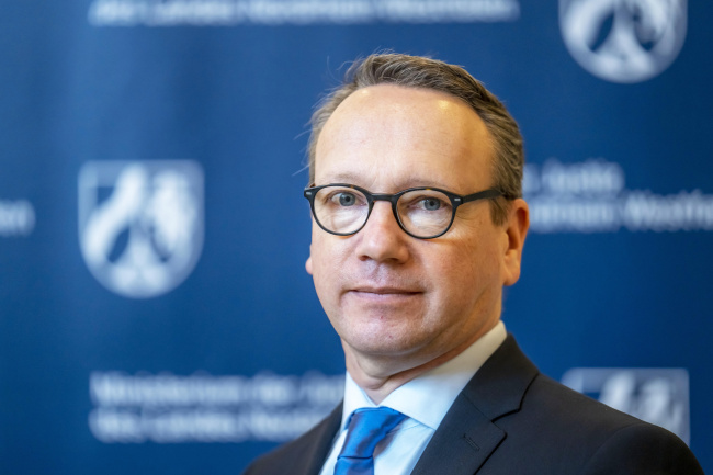 Minister Dr  Limbach Quelle Justiz Nrw