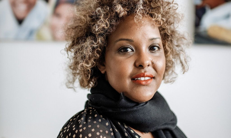 Jawahir Cumar In Beratungsstelle